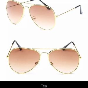 BROWN GRADIENT LENS SUNNIES W/ GOLD FRAME